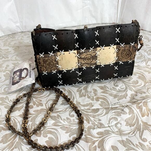 Handmade Coconut Crossbody Handbag By Isha from Jamaica - Picture 5 of 6